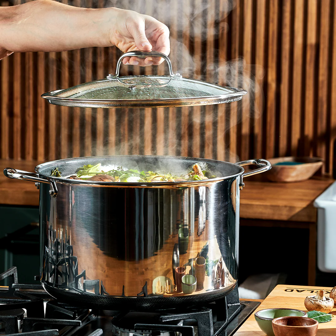 Hybrid Stock Pot with Lid, 12-Qt - Image 4